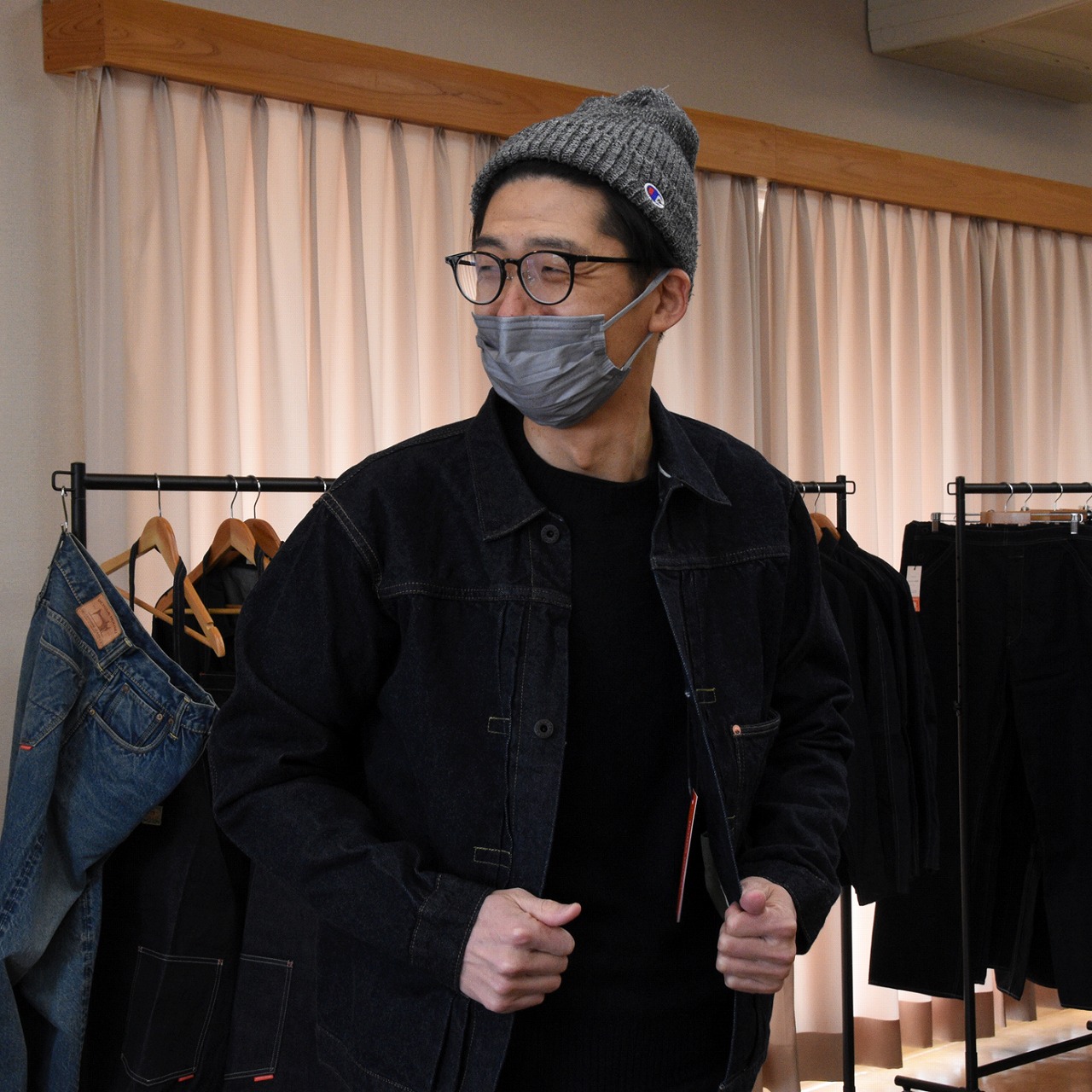 地域の皆さんに恩返し!内田縫製が新開発の双糸デニムのワークウェア