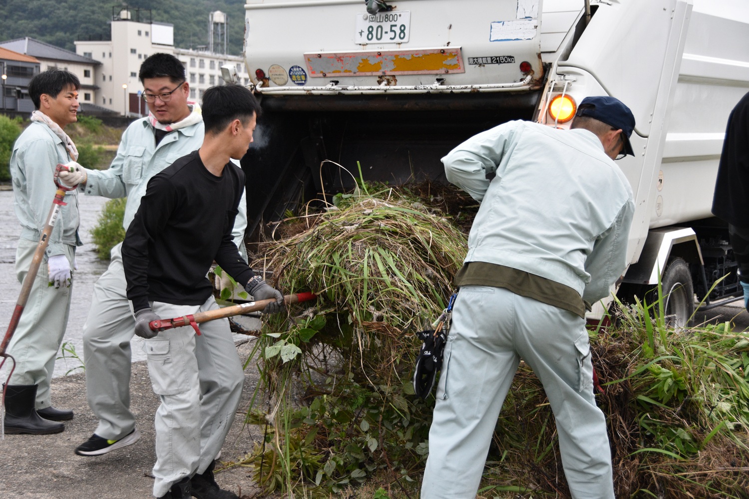 美しいまちづくりを地域の力で－第54回河川清掃を行いました | 津山市