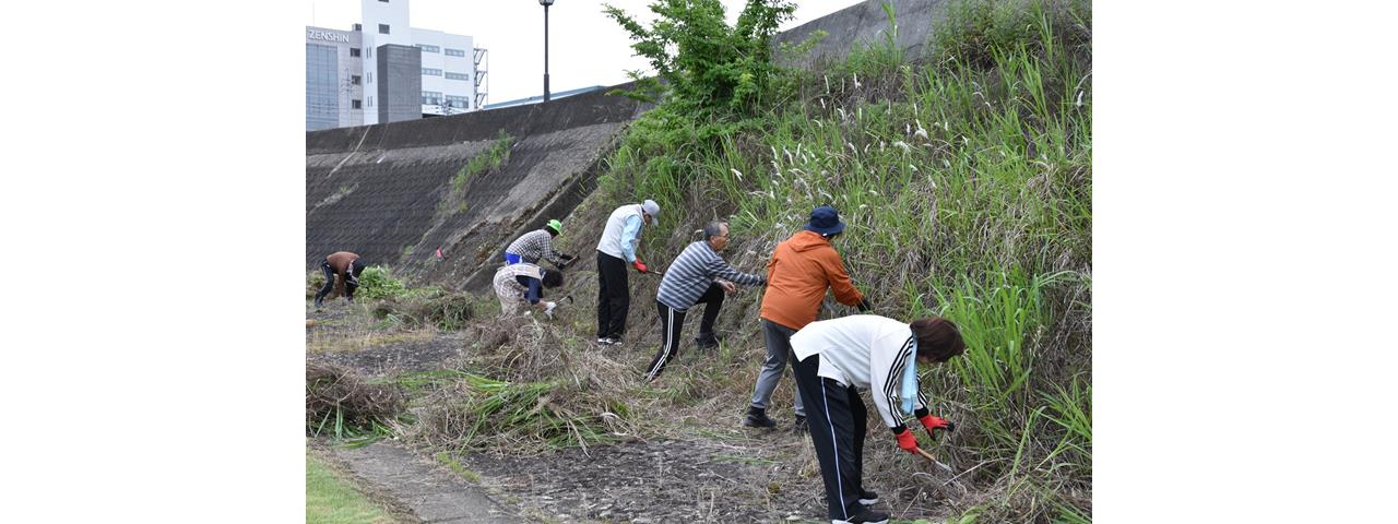 美しいまちづくりを地域の力で－第54回河川清掃を行いました | 津山市